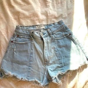 Abercrombie Curve Love Jean Short Size 25